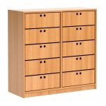 halbhoher Schrank mit 10 Massivholzkästen 